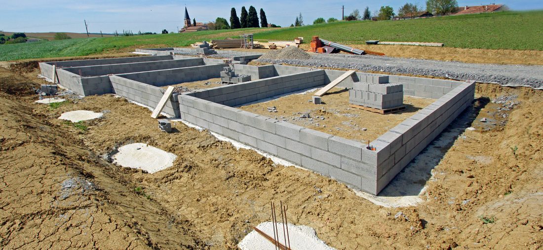 Construction neuve — fondations d'un bâtiment